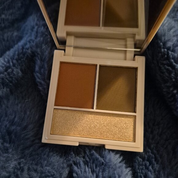 NIB - Makeup Revolution Contour Powder Compact - Medium - Picture 3 of 3